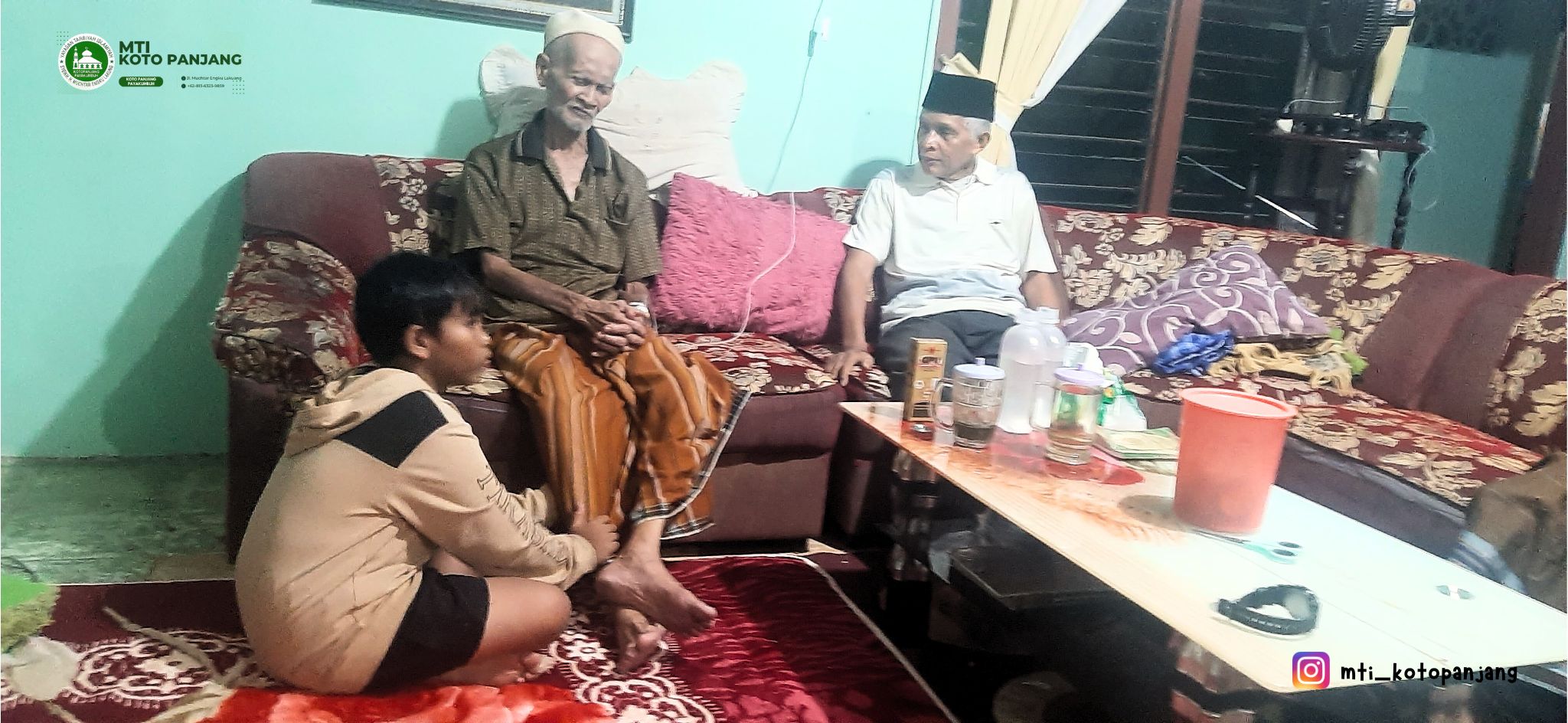Ketua Yayasan MTI Koto Panjang, Bapak Prof. Dr. Afrizal, M.MA, menjenguk Ketua Dewan Pembina MTI Koto Panjang, Bapak Imam Ranjani yang tengah sakit